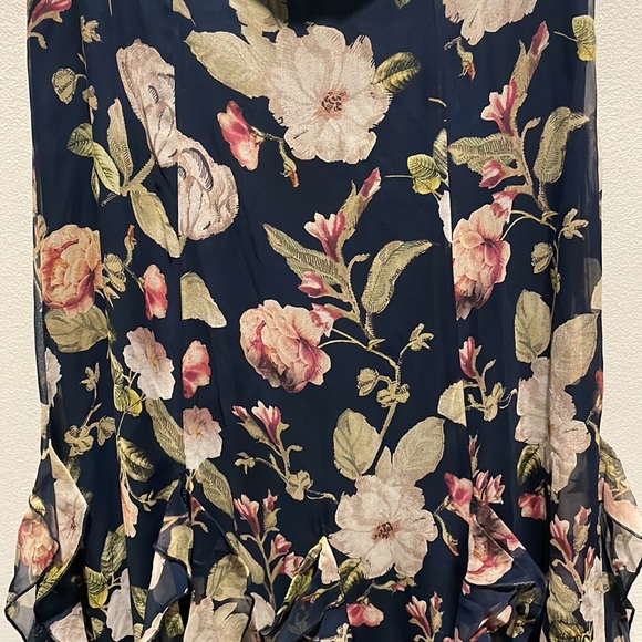 ALICE + OLIVIA Moody Floral Silk & Lace Skirt. Size 4 - Picture 6 of 11